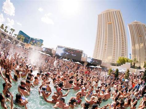 The Ultimate Guide to 16 Dayclubs in Las Vegas.